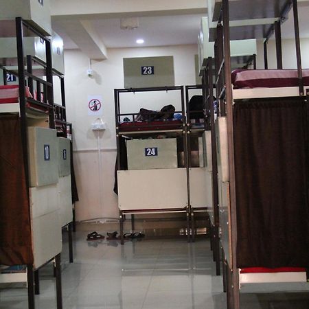 Sleep Well A/C Deluxe Dormitory Visakhapatnam Eksteriør bilde